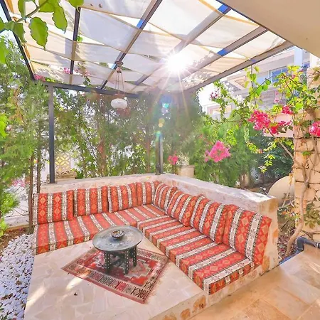 Gaia Residence كالكان